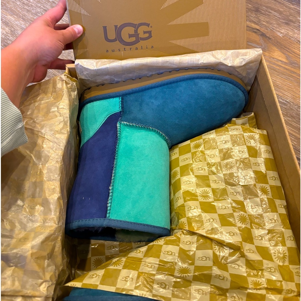 Brand new, never worn kids size 6 color block blue UGGS